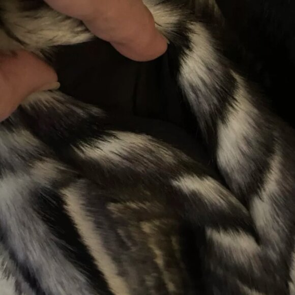 Lola & Sophie Faux Fur Vest Chevron Animal Print Black Gray Made in USA - Picture 9 of 9